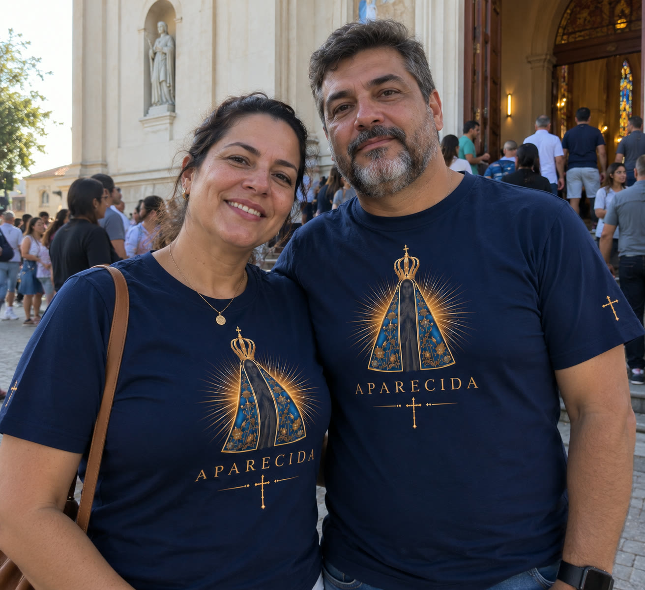 Gleidson em peregrinação com as camisetas de Nossa Senhora Aparecida.